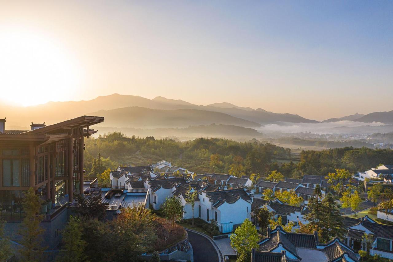 Banyan Tree Hotel Huangshan-The Ancient Charm Of Huizhou, A Paradise מראה חיצוני תמונה