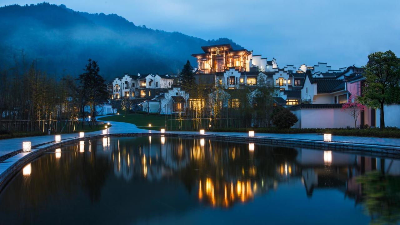 Banyan Tree Hotel Huangshan-The Ancient Charm Of Huizhou, A Paradise מראה חיצוני תמונה